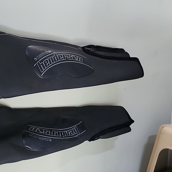 wetsuit - Picture 2 of 7